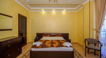 Фото номера Двухместный номер с 1 кроватью и балконом Гостиница VK Hotel Royal г. Алушта 4