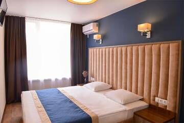 Фото номера Двухкомнатный семейный номер Гостиница Пансионат Нева г. Алушта 2