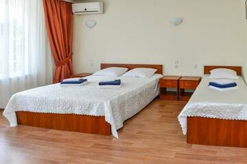 Фото номера Комфорт семейный *** Гостиница Пансионат Нева г. Алушта 3