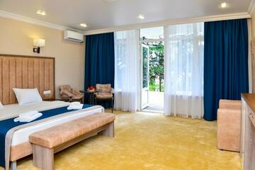 Фото номера Делюкс *** Гостиница Пансионат Нева г. Алушта 6