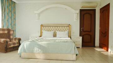 Фото номера Делюкс Гостиница Бон Мезон г. Алушта 6