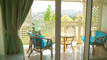 Фото номера Стандарт с балконом Гостиница Бон Мезон г. Алушта 9