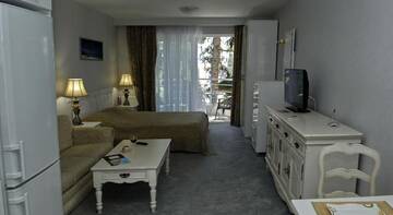 Фото номера Апартаменты-студио Гостиница Alushta Royal Apartments г. Алушта 8