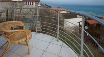 Фото номера Люкс с видом на море Гостевой дом Villa Angelina г. Алушта 2