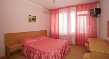 Фото номера Люкс с видом на море Гостевой дом Villa Angelina г. Алушта 3