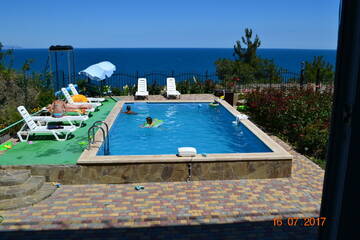 Фото номера Классический трехместный номер Гостиница Лукоморье г. Алушта 5