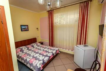 Фото номера Двухместный номер с 1 кроватью — цокольный этаж Гостиница Эдем г. Алушта 9