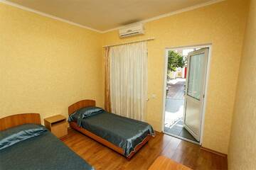 Фото номера Двухместный номер эконом-класса с 1 кроватью или 2 отдельными кроватями Гостиница Эдем г. Алушта 15