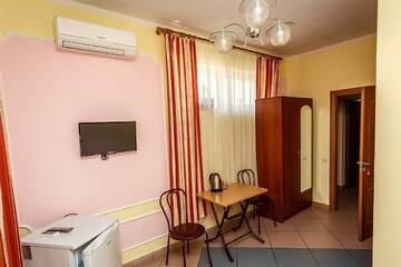 Фото номера Двухместный номер с 1 кроватью — цокольный этаж Гостиница Эдем г. Алушта 12