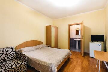 Фото номера Двухместный номер с 1 кроватью — цокольный этаж Гостиница Эдем г. Алушта 2