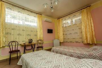 Фото номера Двухместный номер с 1 кроватью — цокольный этаж Гостиница Эдем г. Алушта 10