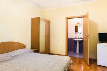 Фото номера Двухместный номер с 1 кроватью — цокольный этаж Гостиница Эдем г. Алушта 4