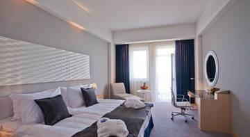 Фото номера Стандартный номер Твин/двухместный номер Гостиница Riviera Sunrise Resort  &amp; SPA г. Алушта 2
