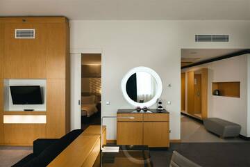 Фото номера Полулюкс Модерн с видом на горы 5* Гостиница Riviera Sunrise г. Алушта 4