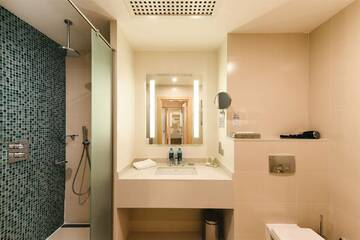 Фото номера Улучшенный Модерн с видом на море 5* Гостиница Riviera Sunrise г. Алушта 6