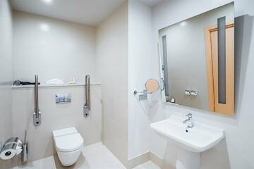 Фото номера Стандарт Модерн &quot;Доступная среда&quot;  с видом на горы Гостиница Riviera Sunrise г. Алушта 5