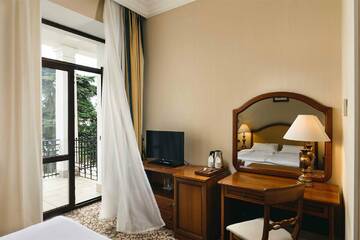 Фото номера Улучшенный Классик с видом на море 4* Гостиница Riviera Sunrise г. Алушта 7