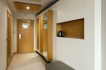 Фото номера Полулюкс Модерн с видом на горы 5* Гостиница Riviera Sunrise г. Алушта 8