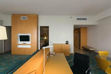 Фото номера Люкс Модерн с видом на море 5* Гостиница Riviera Sunrise г. Алушта 7