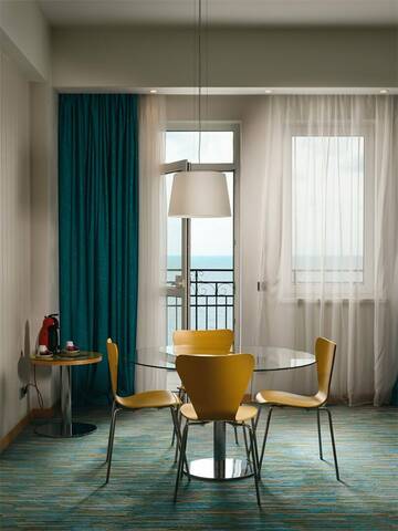 Фото номера Люкс Модерн с видом на море 5* Гостиница Riviera Sunrise г. Алушта 2