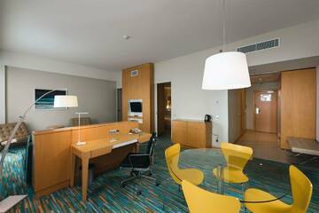 Фото номера Люкс Модерн с видом на море 5* Гостиница Riviera Sunrise г. Алушта 3