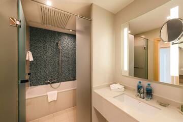 Фото номера Люкс Модерн с видом на море 5* Гостиница Riviera Sunrise г. Алушта 13