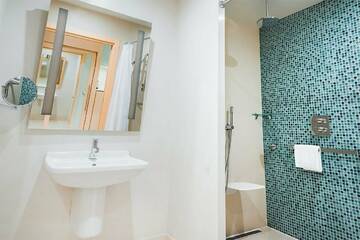 Фото номера Стандарт Модерн &quot;Доступная среда&quot;  с видом на горы Гостиница Riviera Sunrise г. Алушта 6