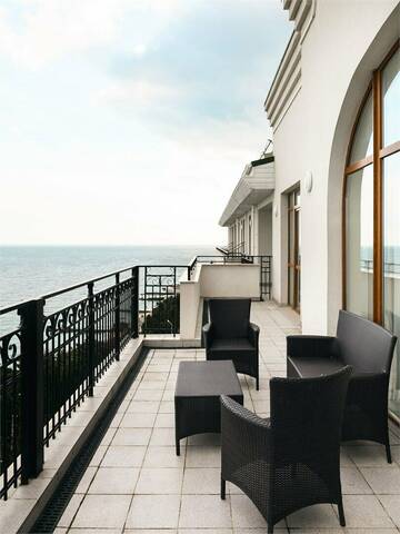 Фото номера Президентский Люкс Модерн с видом на море 5* Гостиница Riviera Sunrise г. Алушта 12