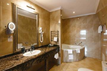 Фото номера Люкс Классик с видом на море 4* Гостиница Riviera Sunrise г. Алушта 9