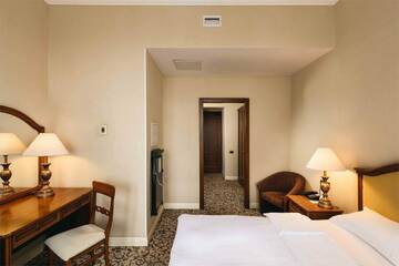 Фото номера Улучшенный Классик с видом на море 4* Гостиница Riviera Sunrise г. Алушта 5