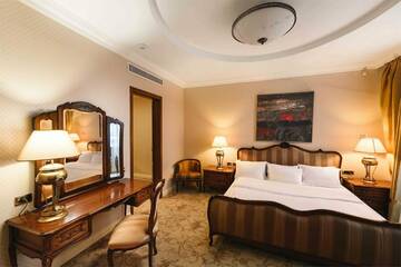 Фото номера Президентский Люкс Классик с видом на море 4* Гостиница Riviera Sunrise г. Алушта 5