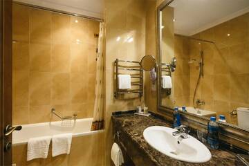 Фото номера Полулюкс Классик с видом на горы 4* Гостиница Riviera Sunrise г. Алушта 7