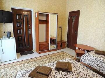 Фото номера Трехместный номер боковой с видом на море Гостиница Ostrovok Hotel г. Алушта 17