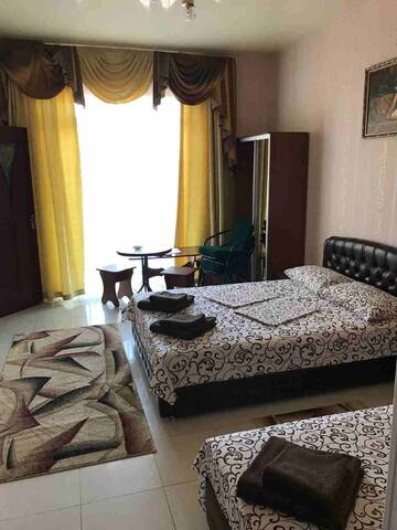 Фото номера Трехместный номер боковой с видом на море Гостиница Ostrovok Hotel г. Алушта 7