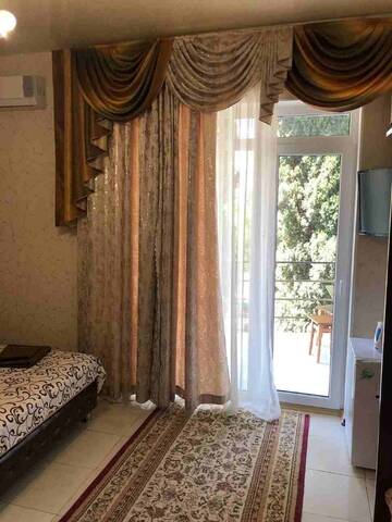 Фото номера Трехместный номер боковой с видом на море Гостиница Ostrovok Hotel г. Алушта 8