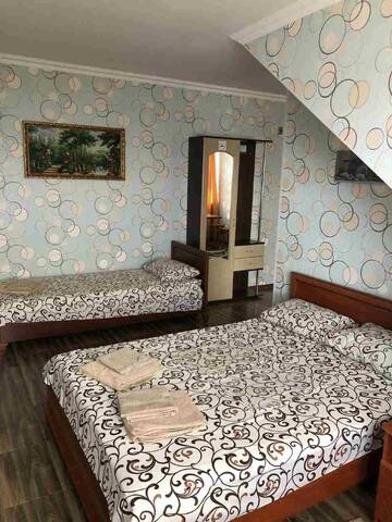 Фото номера Трехместный номер с панорамным видом на море Гостиница Ostrovok Hotel г. Алушта 20