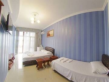 Фото номера Трехместный номер с видом на море Гостиница Ostrovok Hotel г. Алушта 5