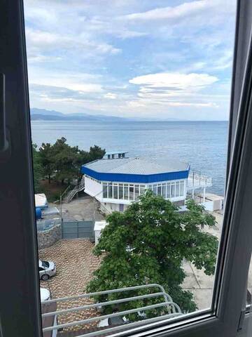Фото номера Трехместный номер с панорамным видом на море Гостиница Ostrovok Hotel г. Алушта 16