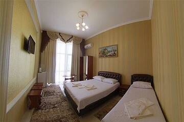 Фото номера Трехместный номер с видом на море Гостиница Ostrovok Hotel г. Алушта 3