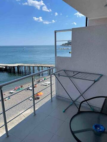 Фото номера Четырехместный номер с видом на море Гостиница Ostrovok Hotel г. Алушта 9