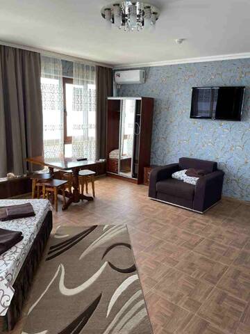 Фото номера Трехместный номер с панорамным видом на море Гостиница Ostrovok Hotel г. Алушта 5