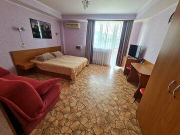 Фото номера Двухместный номер с 1 кроватью и балконом Гостиница Южный Домик г. Алушта 4