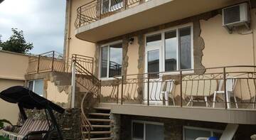 Фото номера Люкс с кухней Гостиница Pionerskaya г. Алушта 4