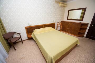 Фото номера Номер люкс комфорт с 1 двуспальной кроватью Мини-отель Вита г. Алушта 3