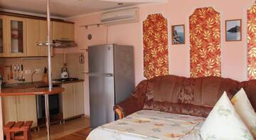 Фото номера Четырехместный номер с ванной Гостиница Guest House Gorkogo 60 г. Алушта 5