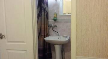 Фото номера Стандартный трехместный номер Гостиница Guest House Gorkogo 60 г. Алушта 3