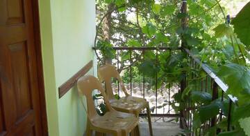 Фото номера Трехместный номер Гостиница Guest House na Baglikova 22a г. Алушта 3