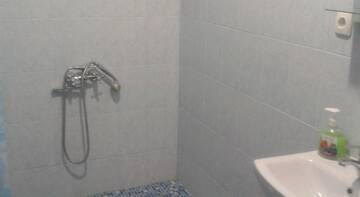 Фото номера Трехместный номер Гостиница Guest House Oktyabrskaya 15 г. Алушта 4