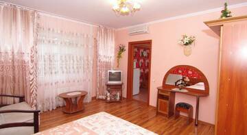 Фото номера Трехместный номер -люкс Гостевой дом Inn na Oktyabrskoy г. Алушта 6