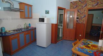 Фото номера Трехместный номер Делюкс Гостевой дом Inn na Oktyabrskoy г. Алушта 2